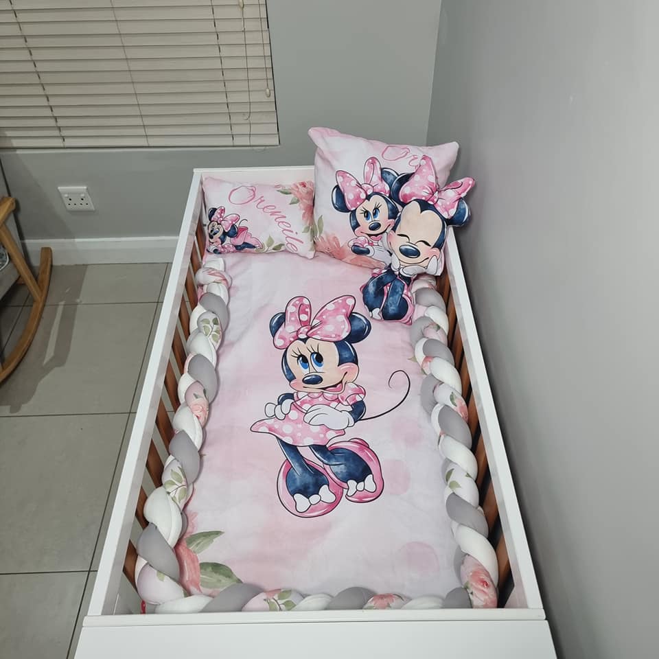 Minnie Mouse - Sew Just More