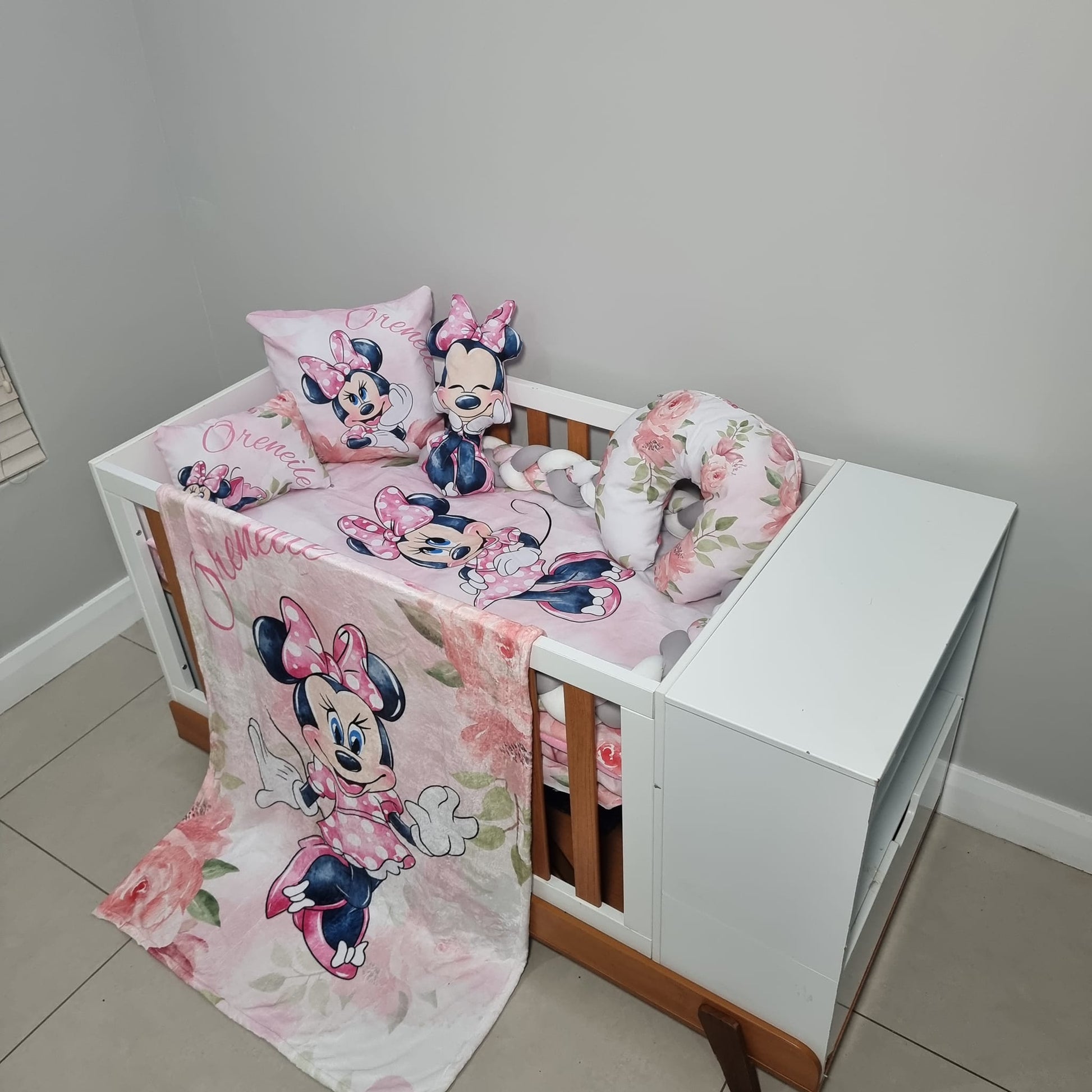 Minnie Mouse - Sew Just More