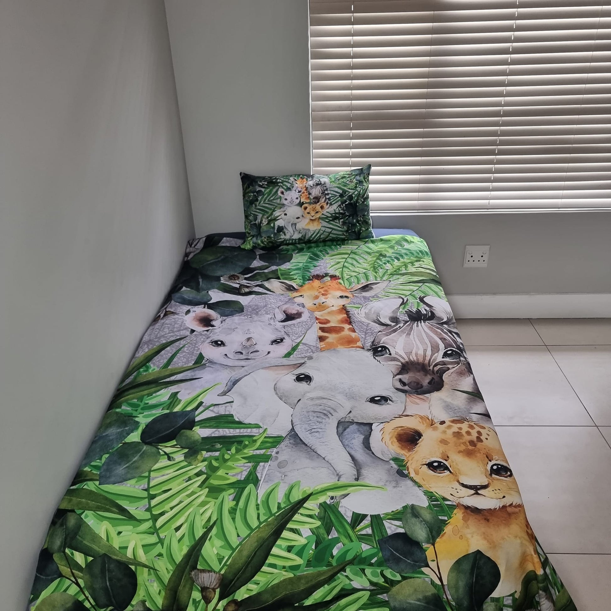 Grey leaves safari - Sew Just More