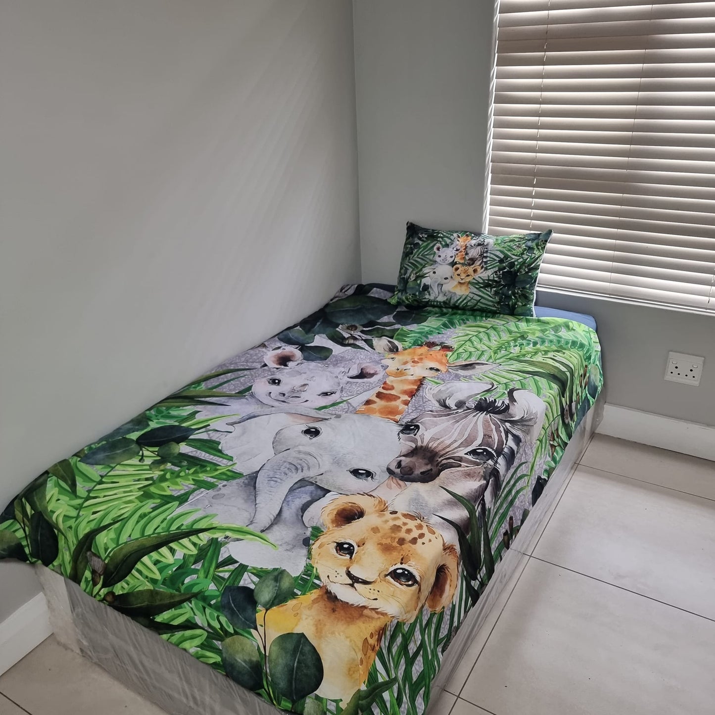 Grey leaves safari - Sew Just More