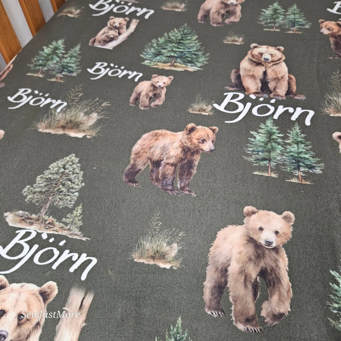 Bjorn the bear Winter Fitted Sheet brown Dark green