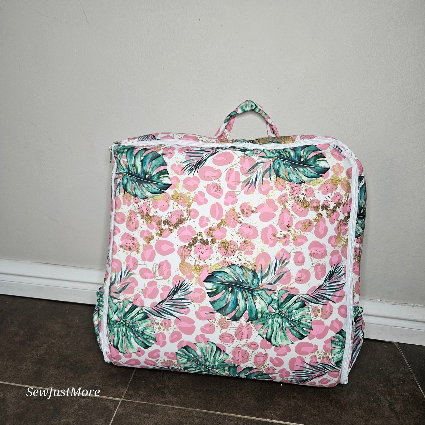 Tropical Leopard Travel nest bag