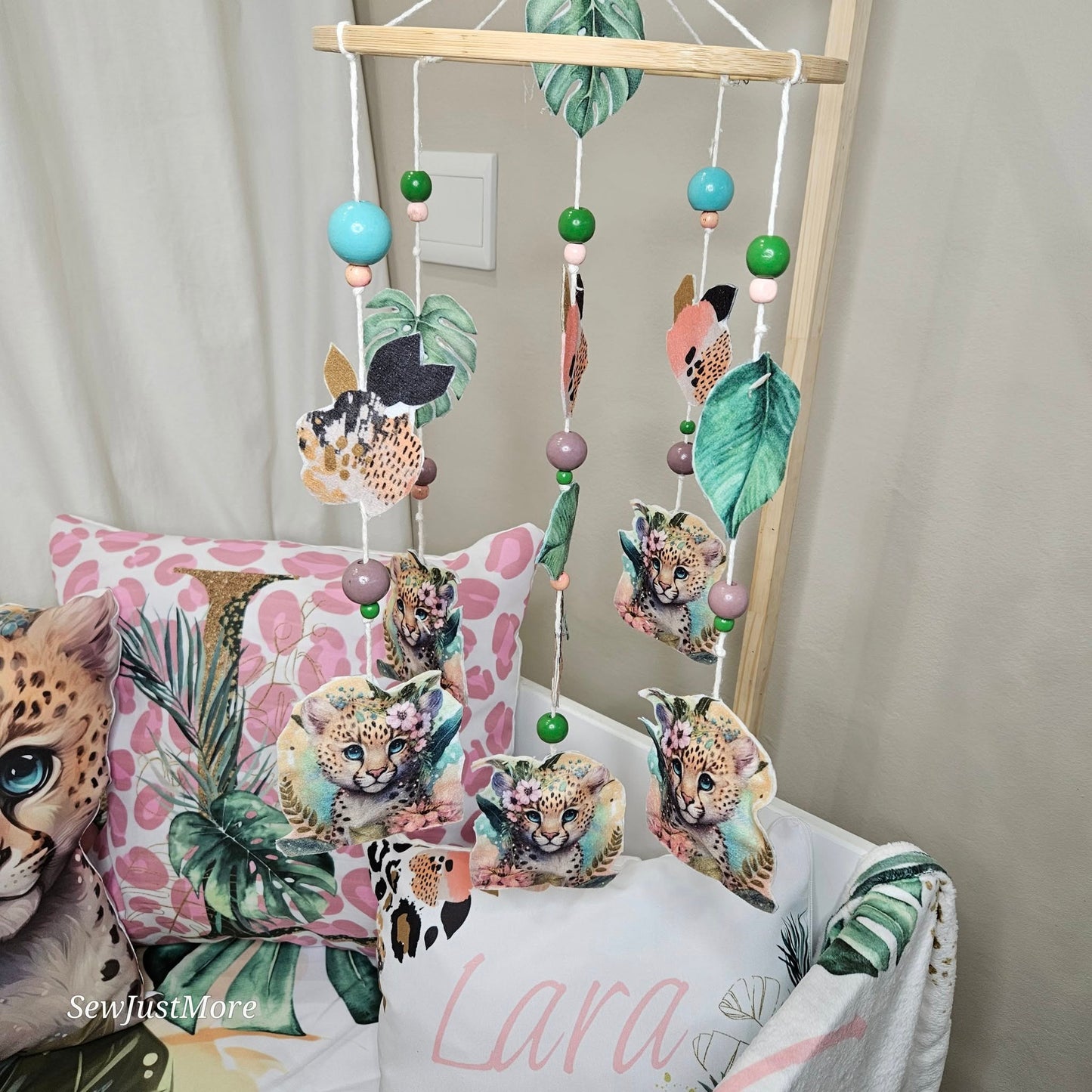 Tropical Leopard š Cot Mobile