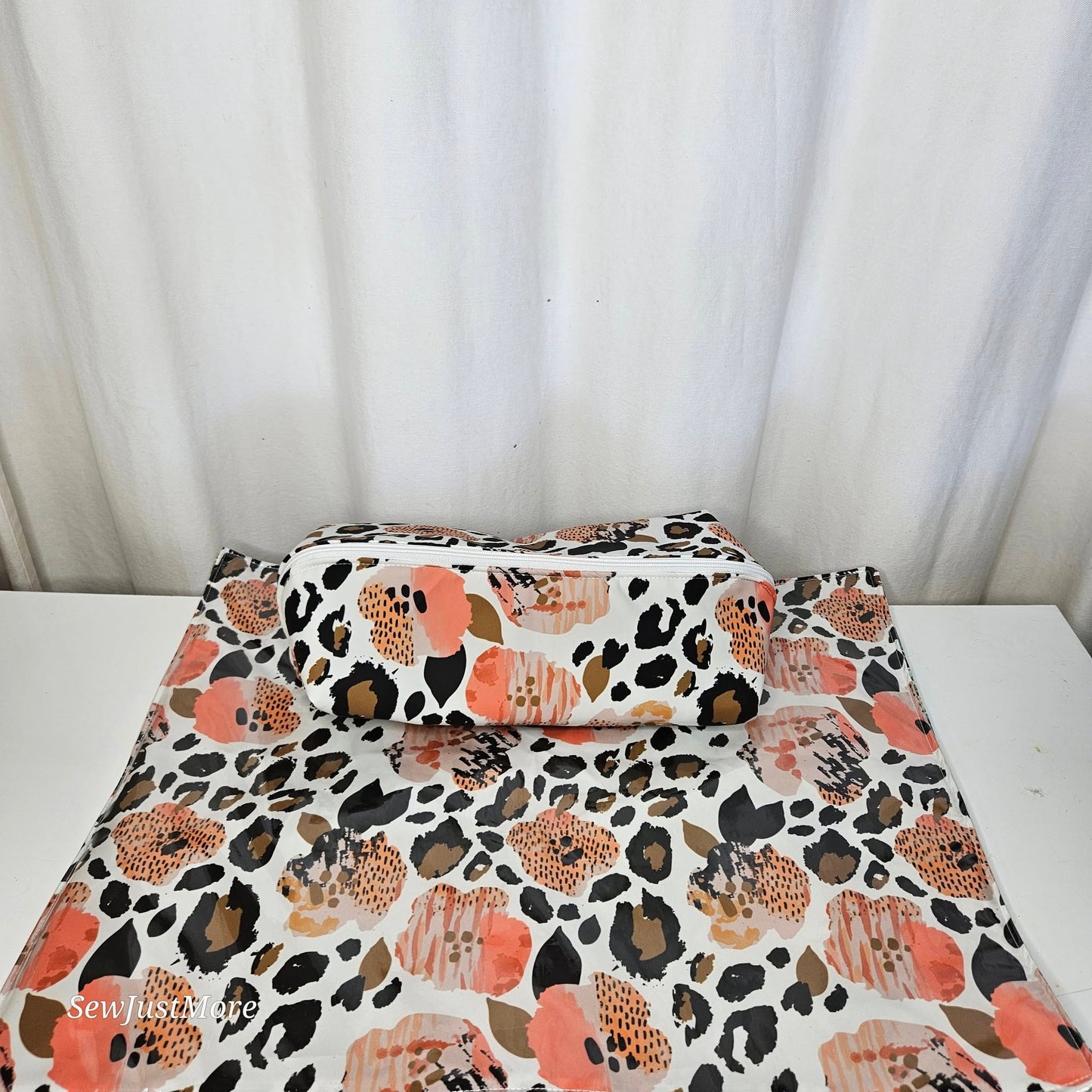 Tropical Leopard Travel nest bag