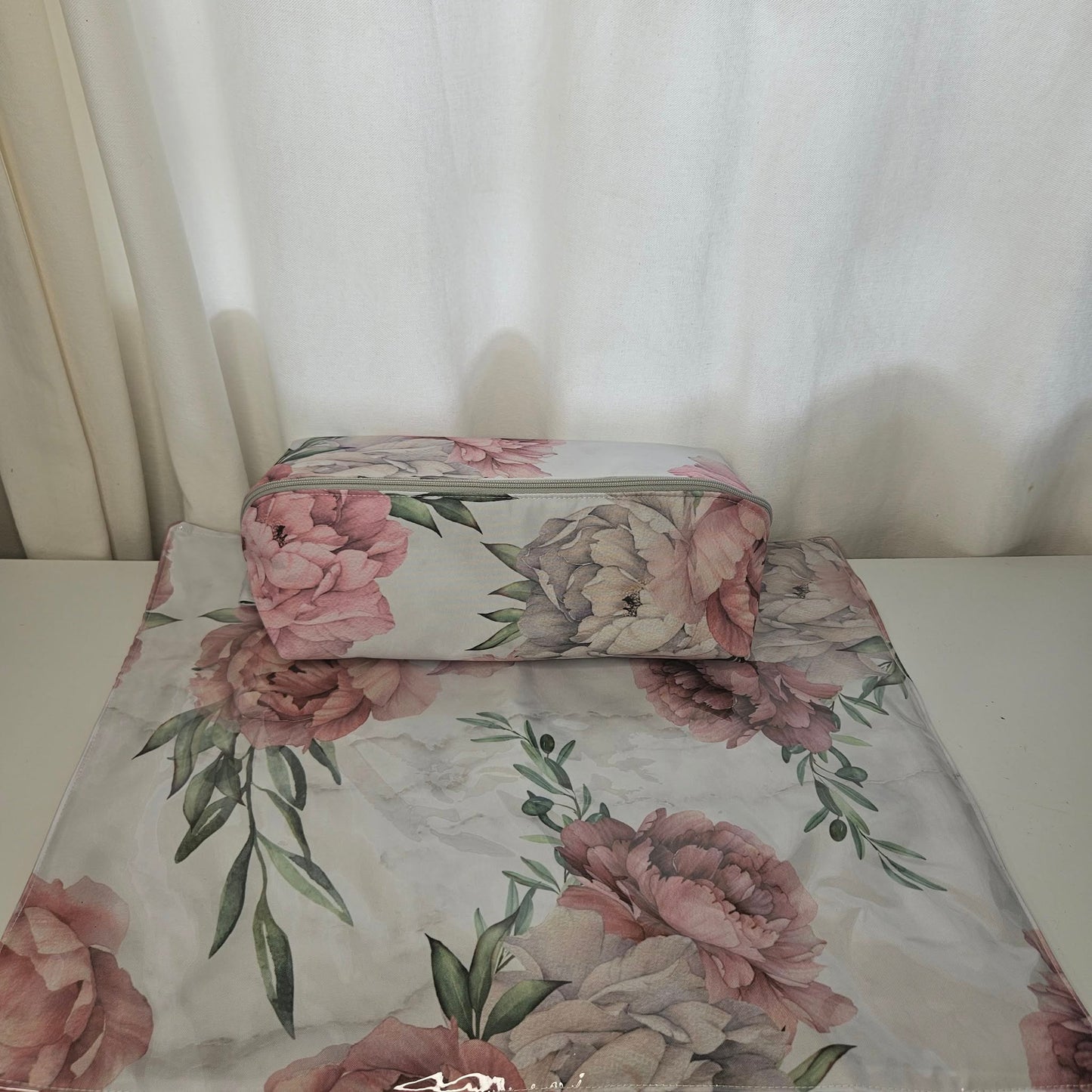 Peony Penguin Travel nest bag