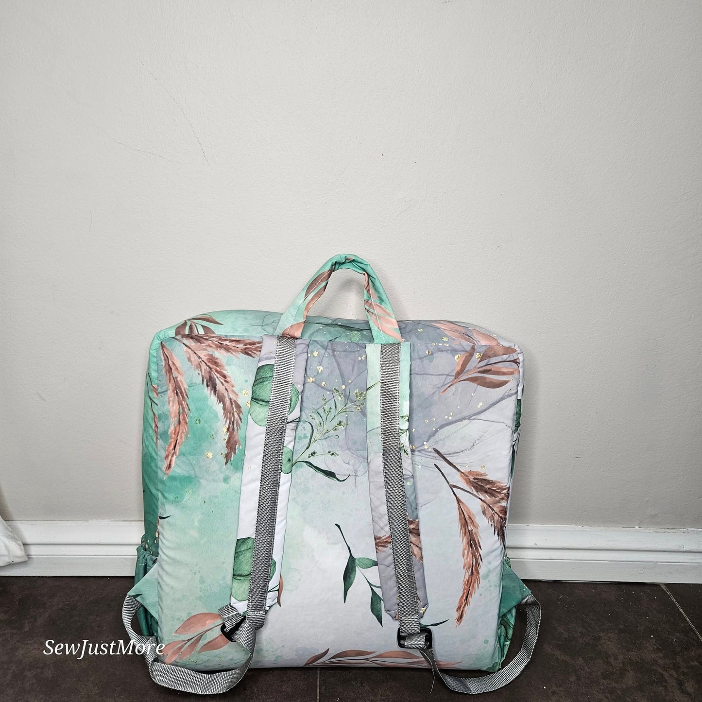 The Highland cow travel nest bag