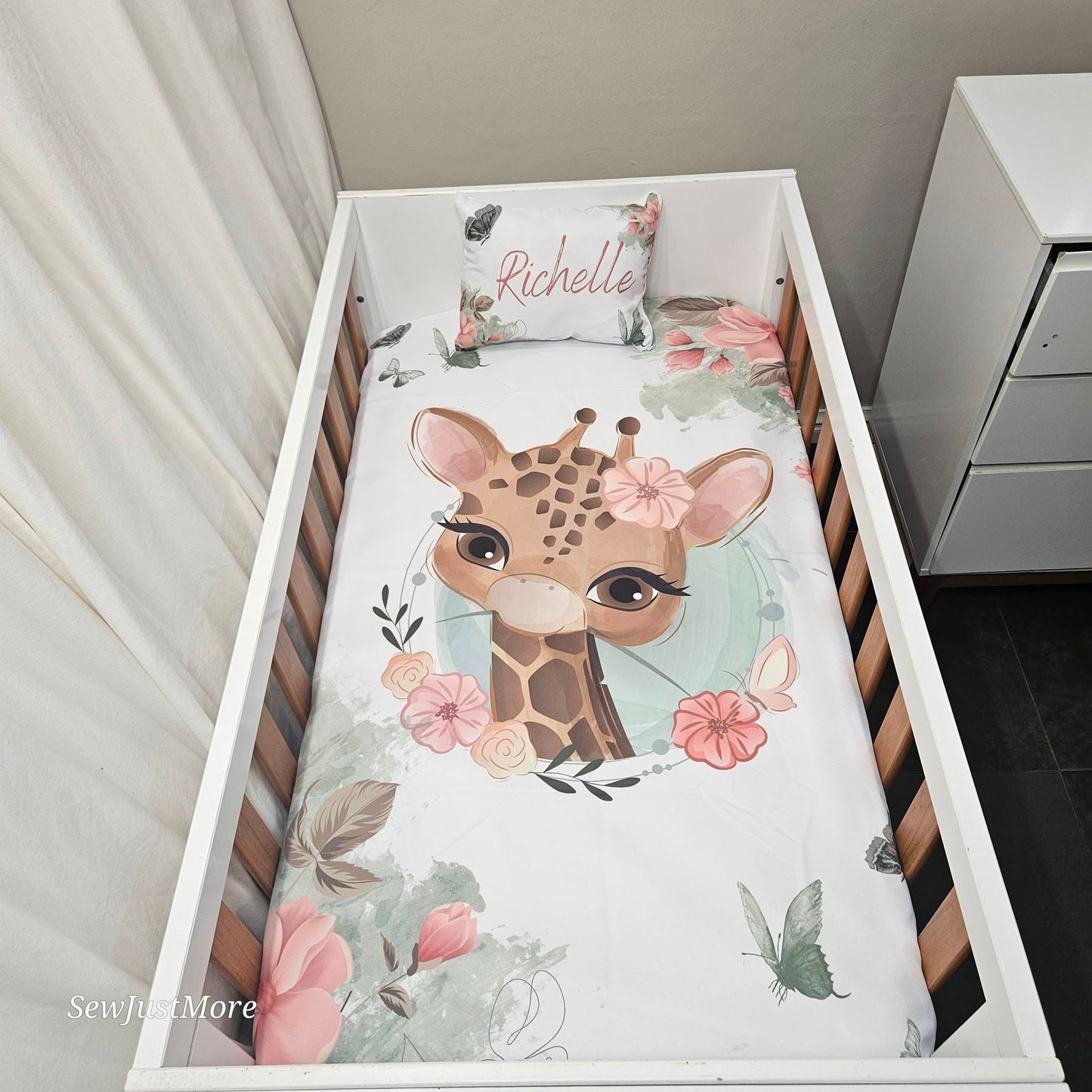 Rosy The Giraffe sage cot linen