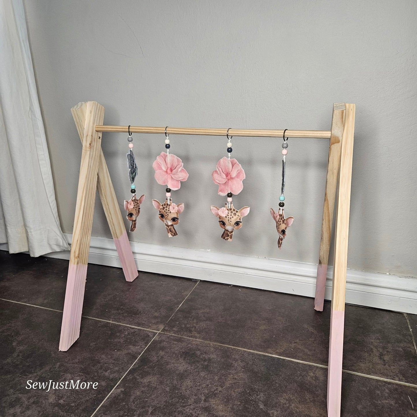 Rosy The Giraffe sage cot linen