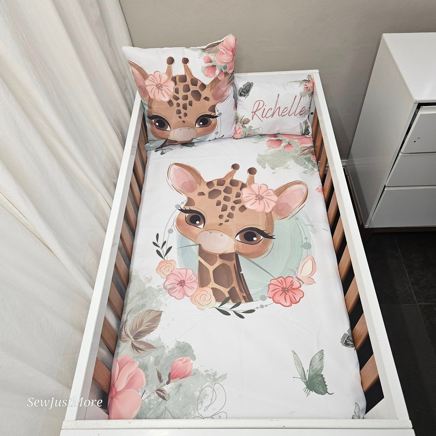 Rosy The Giraffe sage cot linen