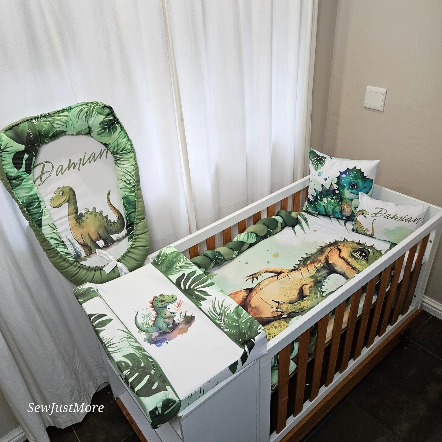 Damian and the Dino Kingdom cot linen