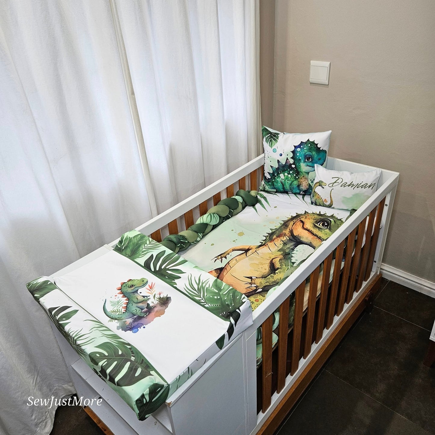 Damian and the Dino Kingdom cot linen