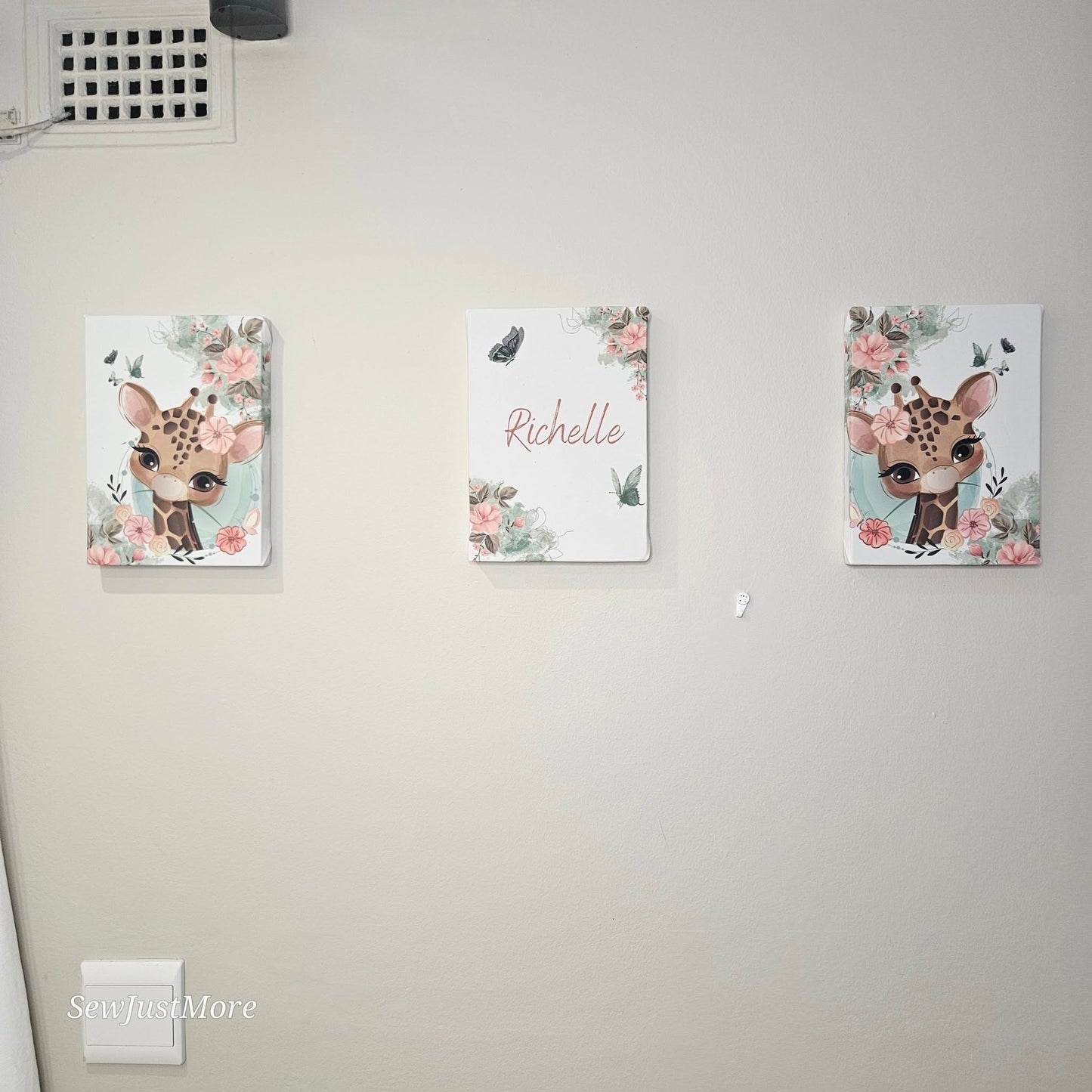 Rosy The Giraffe sage Canvas set