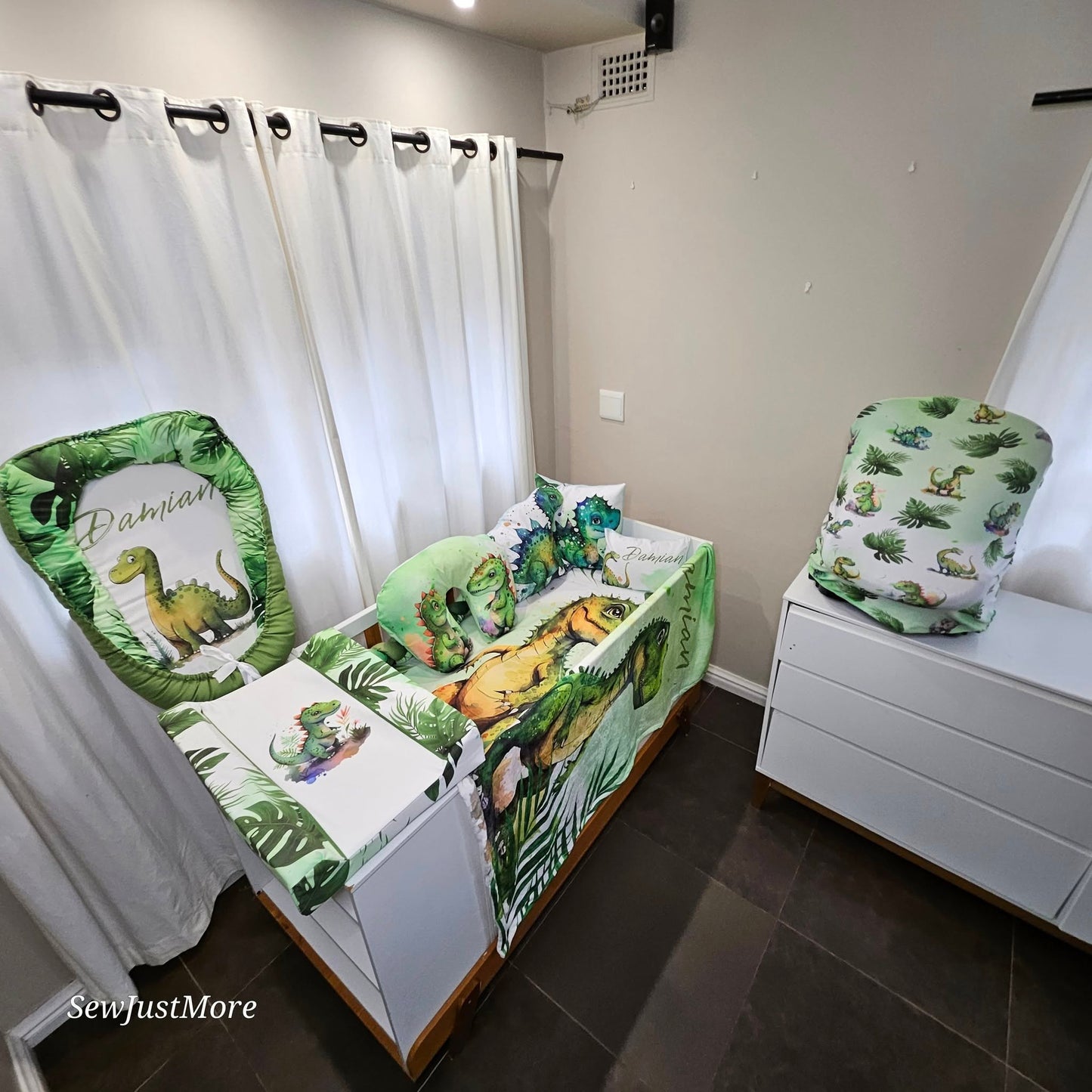 Damian and the Dino Kingdom cot linen