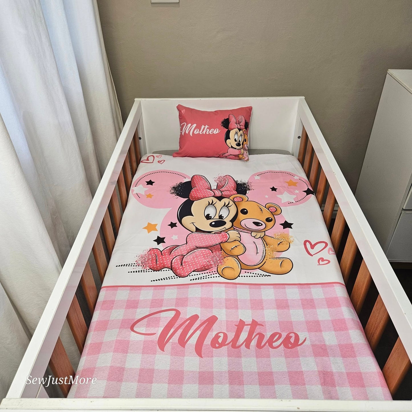 Minnie Mouse cot linen