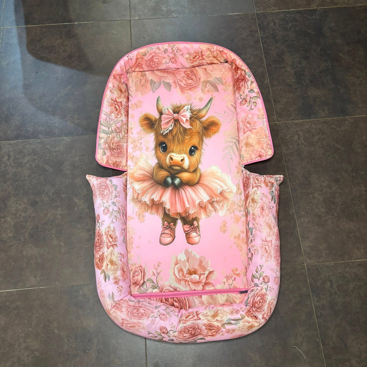 Harmonie the Highland Cow Travel nest bag