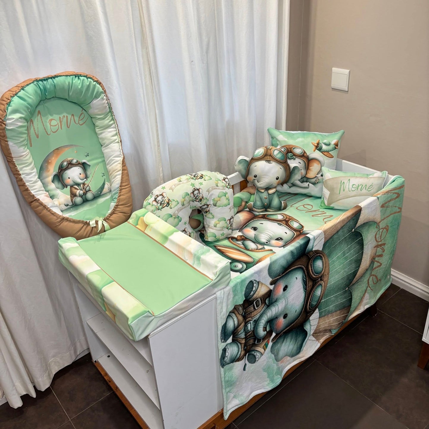 Baby Mint Ellie takes to the Sky! cot linen
