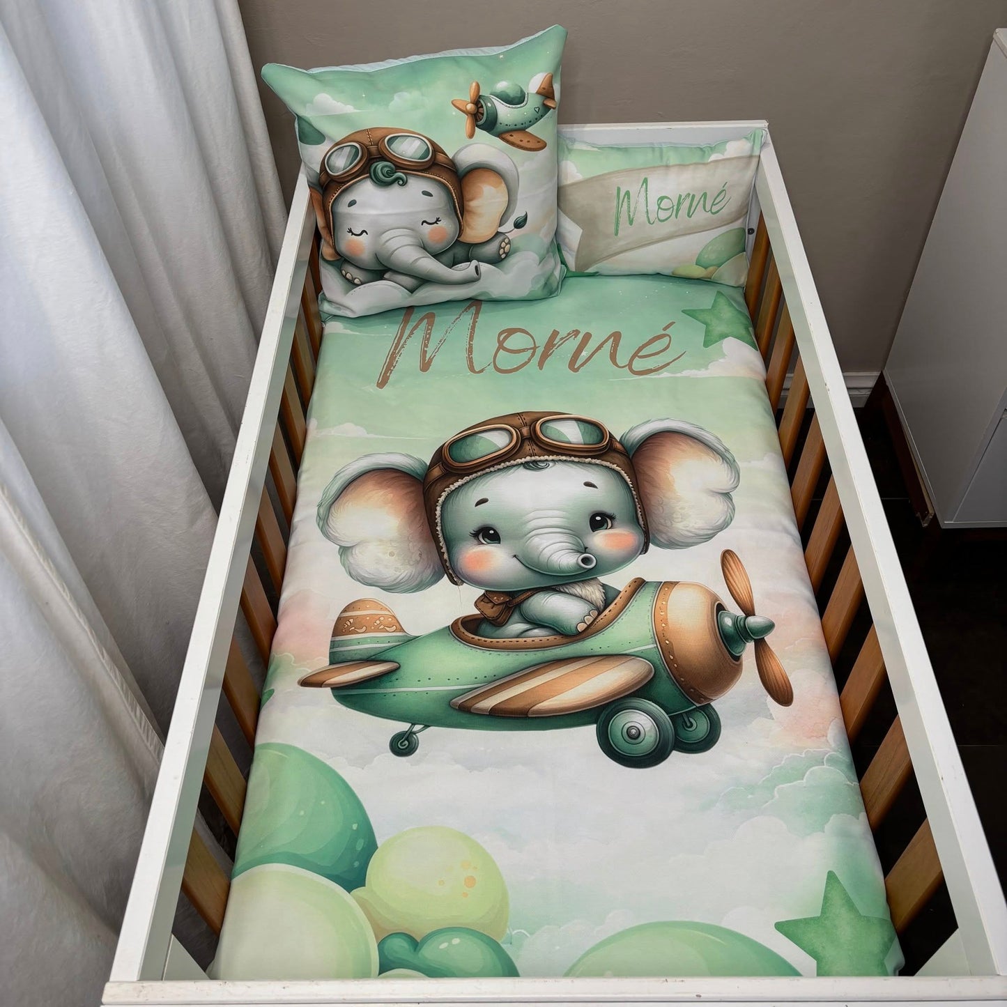 Baby Mint Ellie takes to the Sky! cot linen