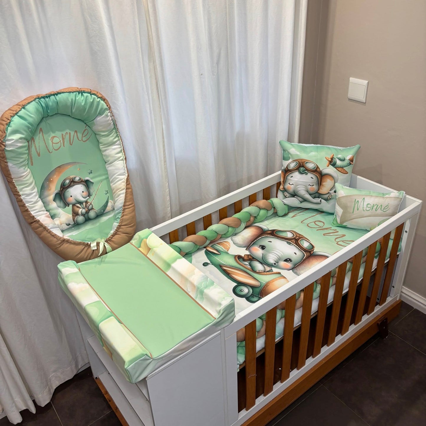 Baby Mint Ellie takes to the Sky! cot linen