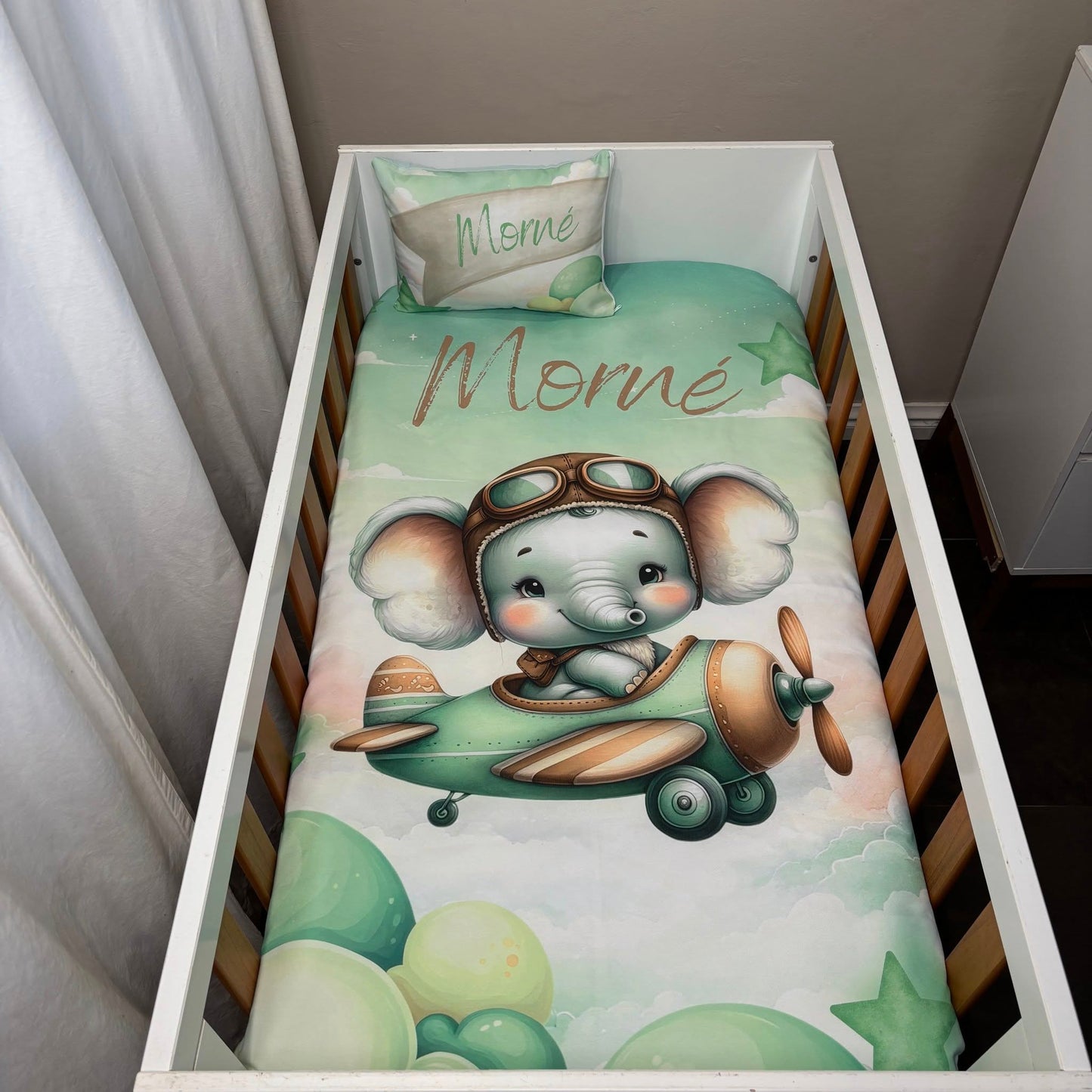 Baby Mint Ellie takes to the Sky! cot linen