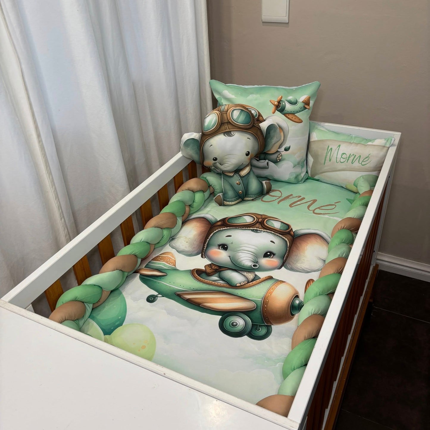 Baby Mint Ellie takes to the Sky! cot linen