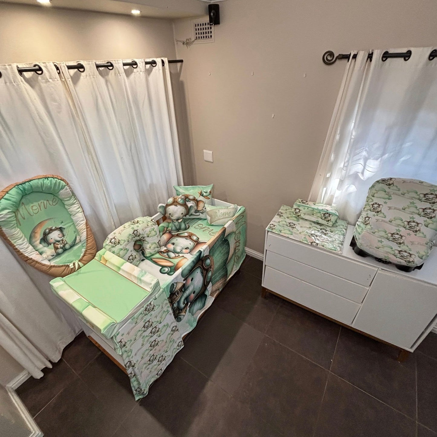 Baby Mint Ellie takes to the Sky! cot linen