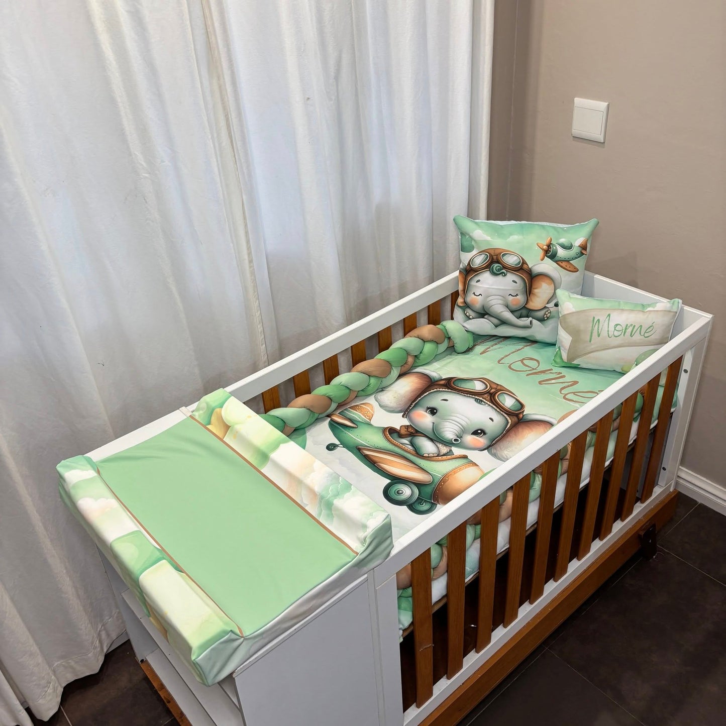 Baby Mint Ellie takes to the Sky! cot linen