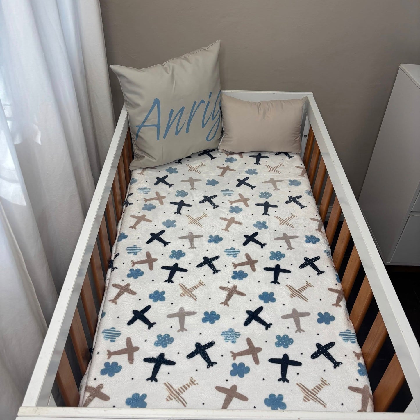 The Airplanes 2.0 cot linen
