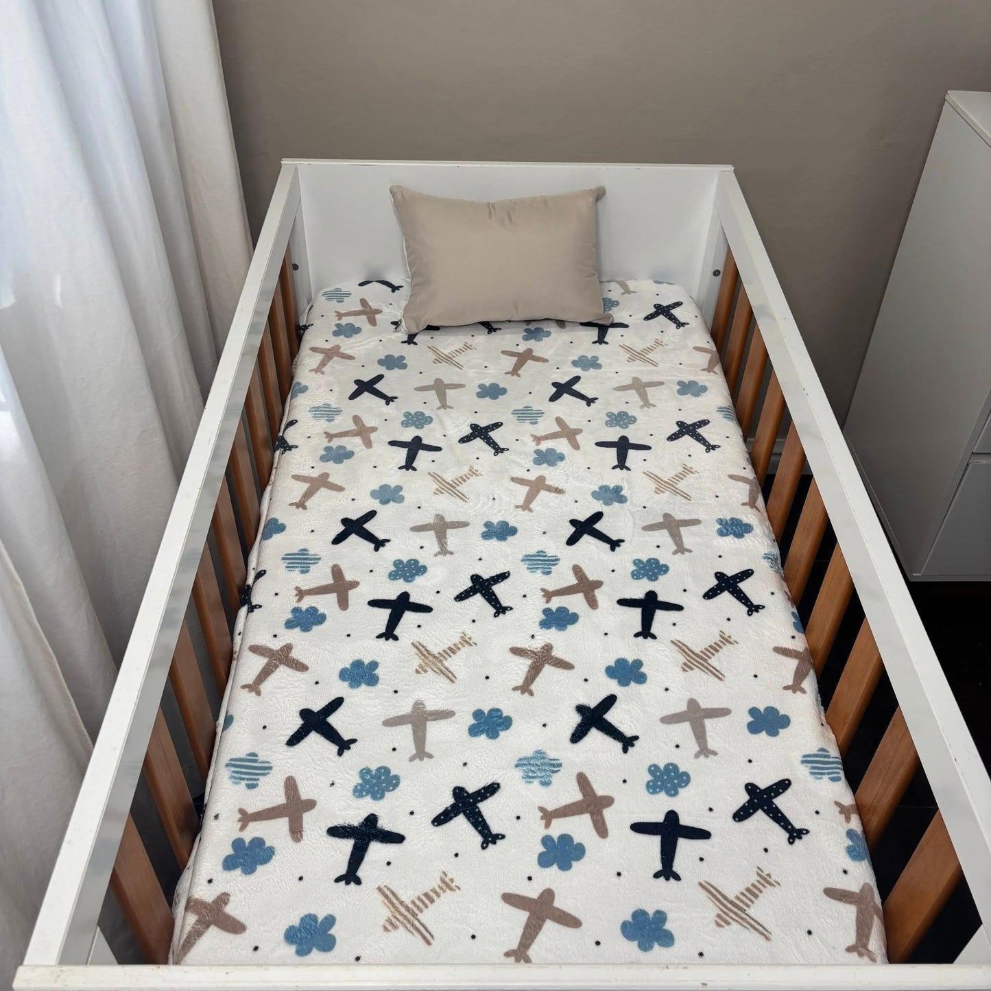 The Airplanes 2.0 cot linen