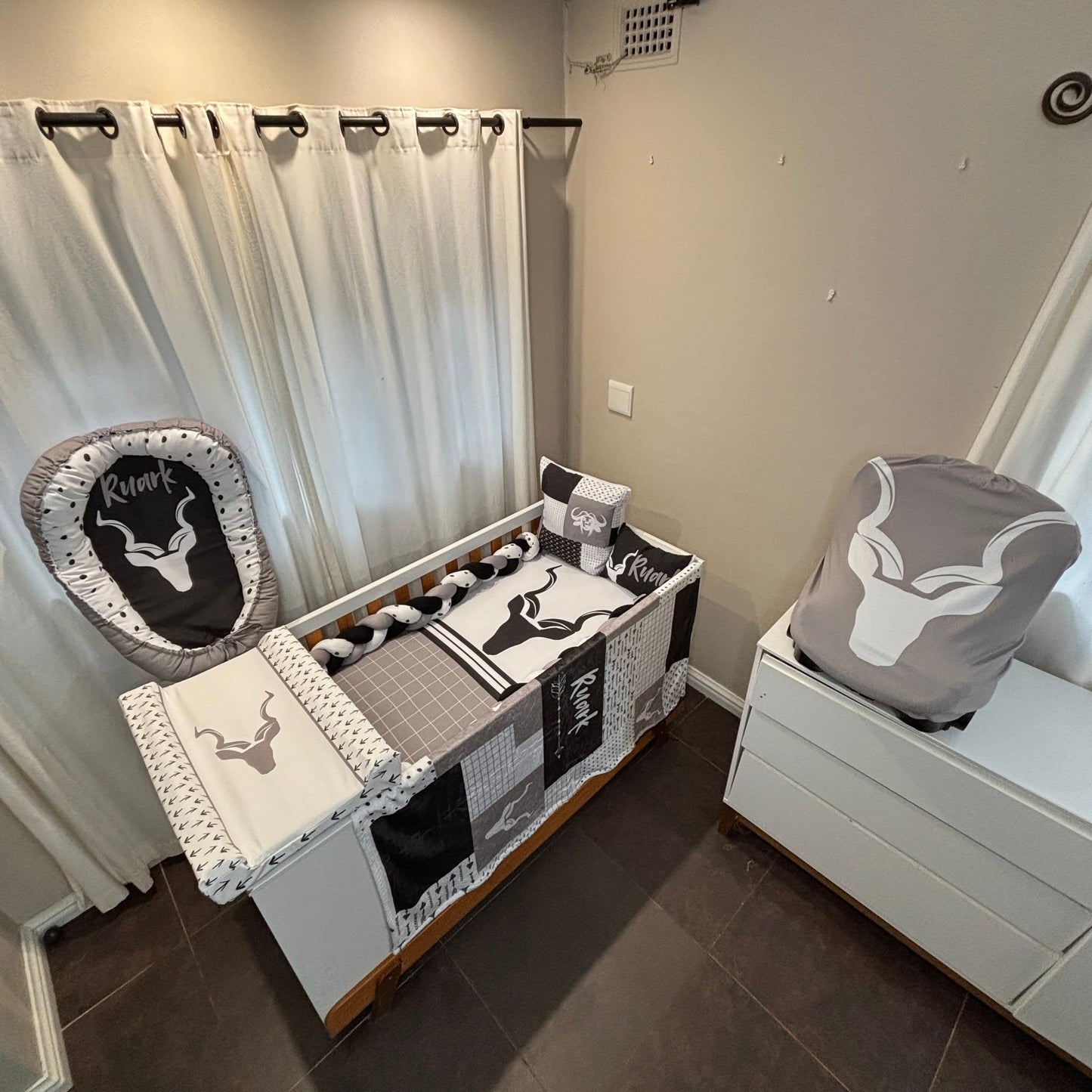 Kruger Kudu 3.0-The Monochrome edition cot linen