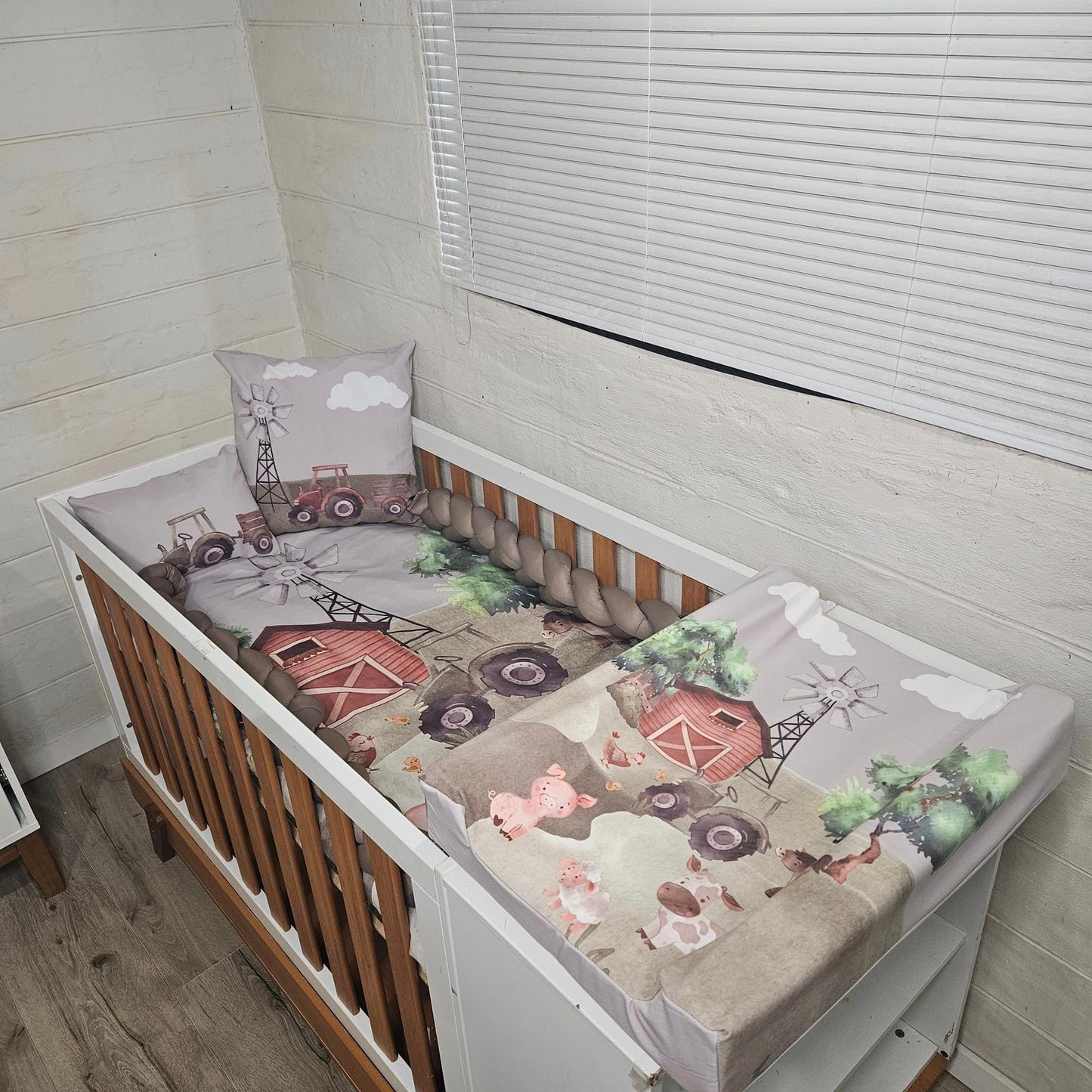 Olive Cartoon Farm cot linen