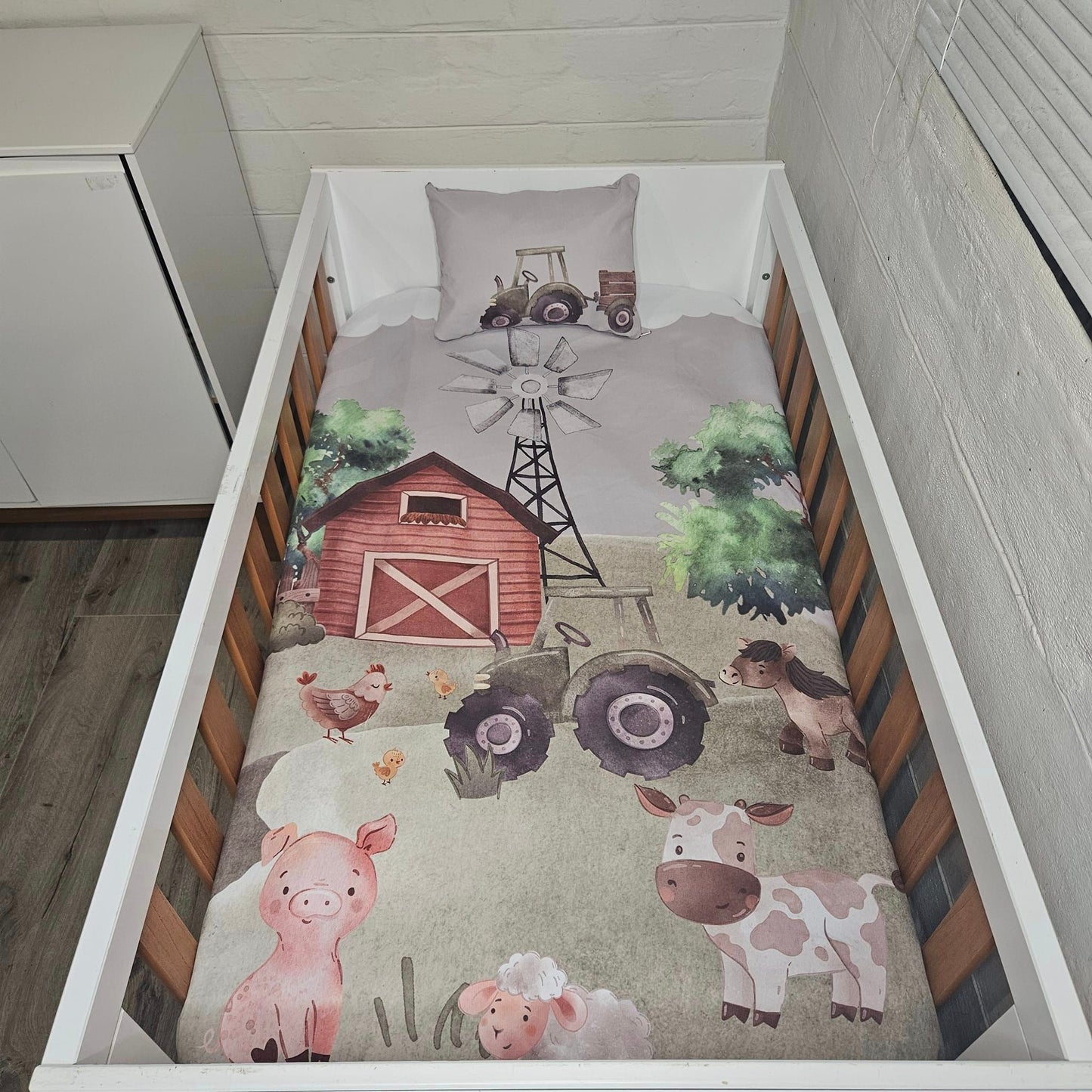 Olive Cartoon Farm cot linen