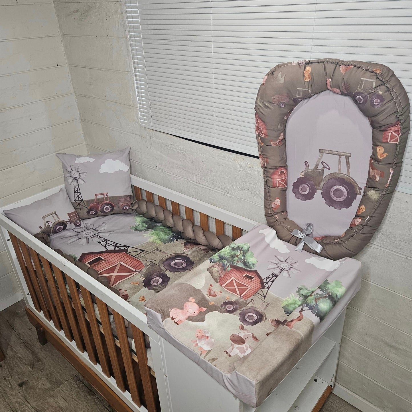 Olive Cartoon Farm cot linen