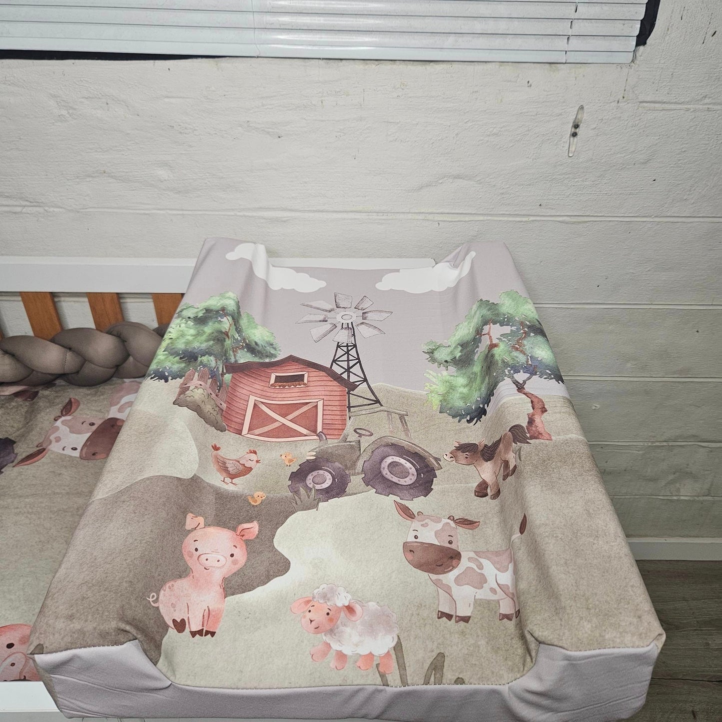 Olive Cartoon Farm cot linen