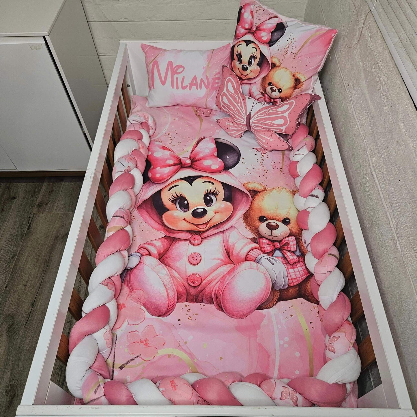 Magnificent Minnie Mouse cot linen