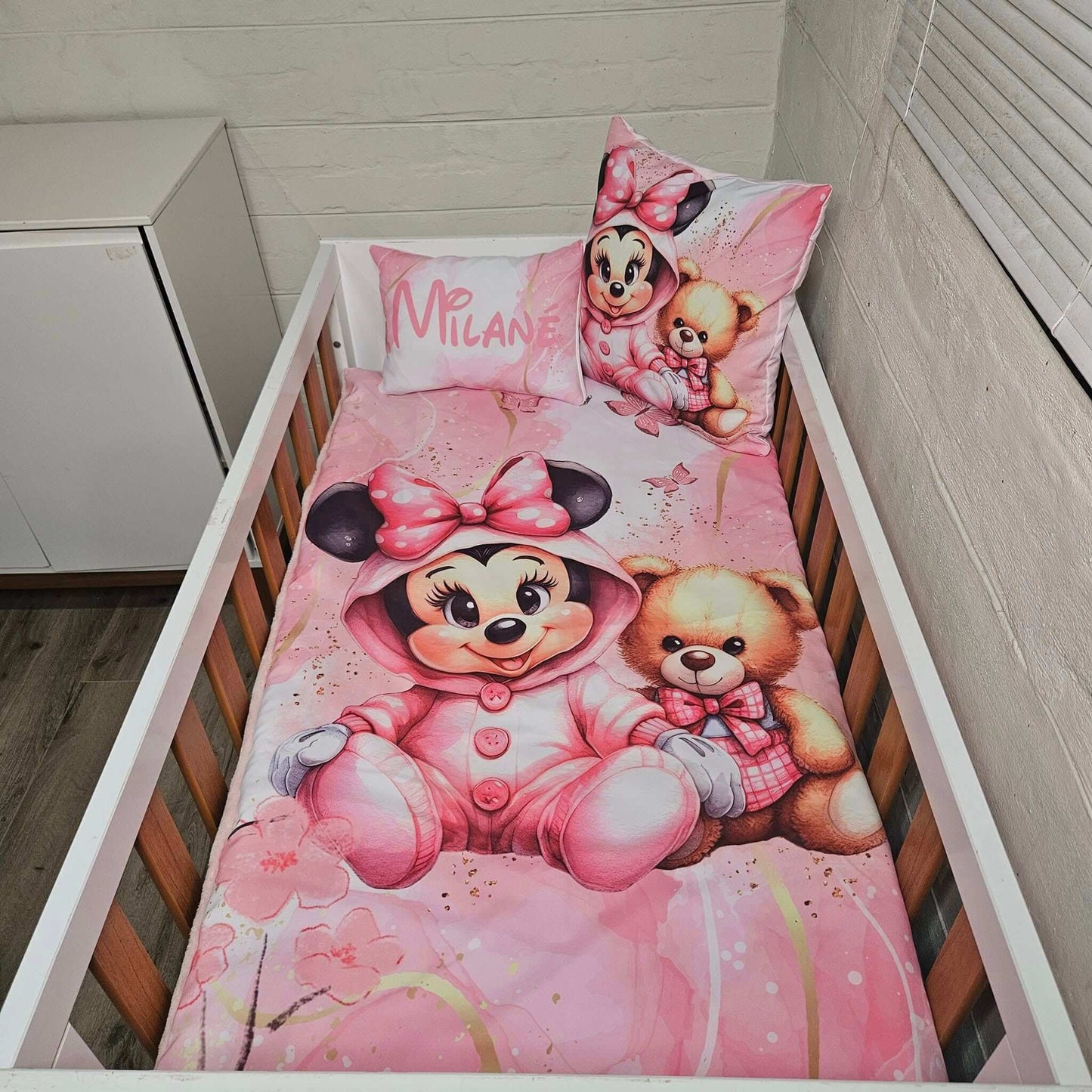 Magnificent Minnie Mouse cot linen