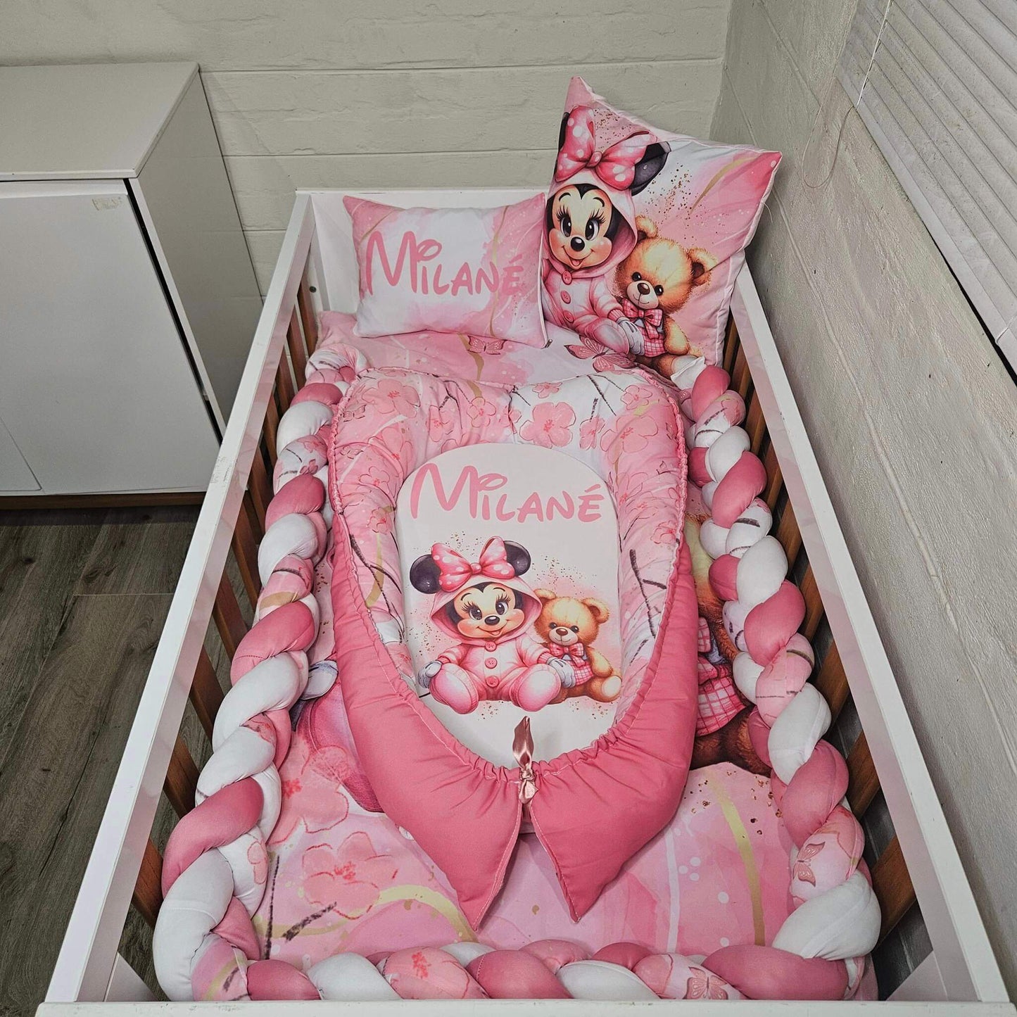 Magnificent Minnie Mouse cot linen