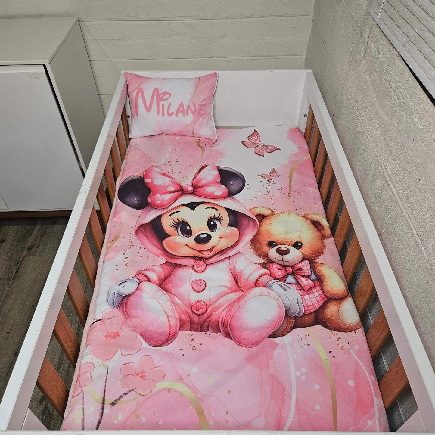 Magnificent Minnie Mouse cot linen