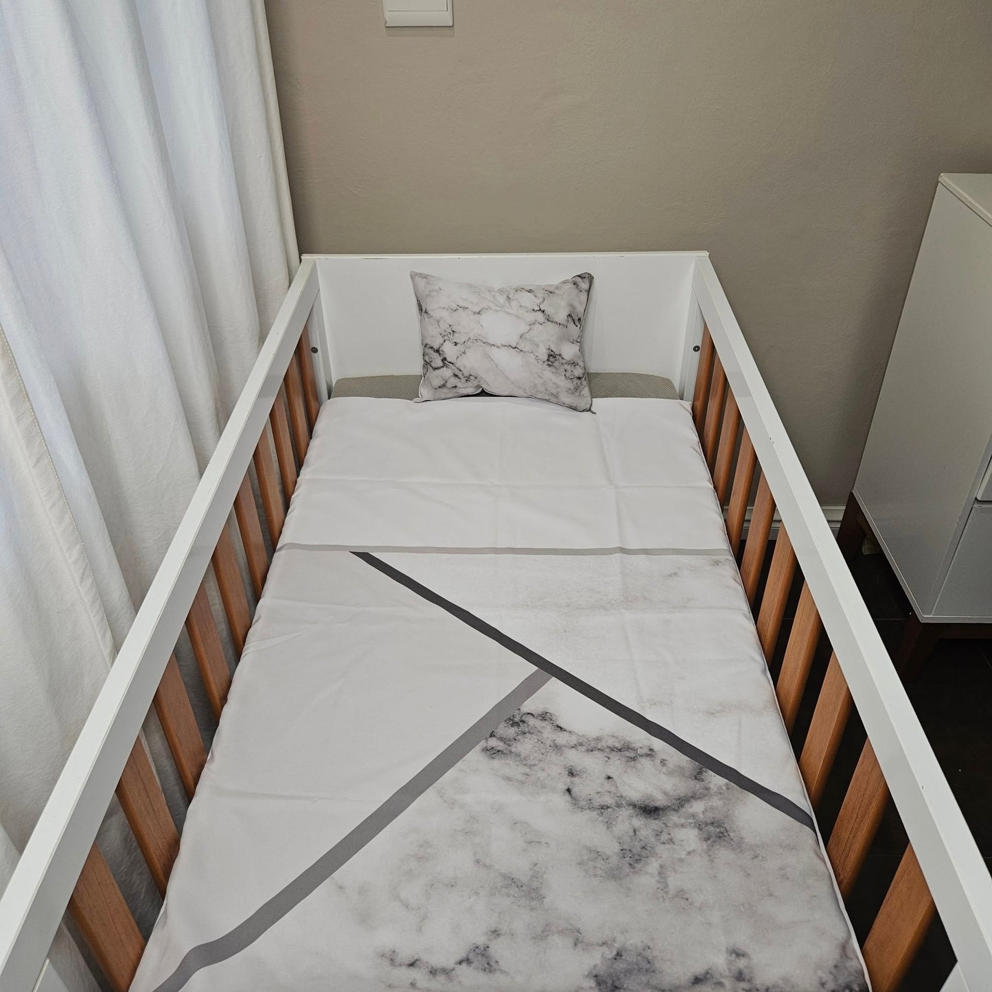Grey Marble v1 cot linen