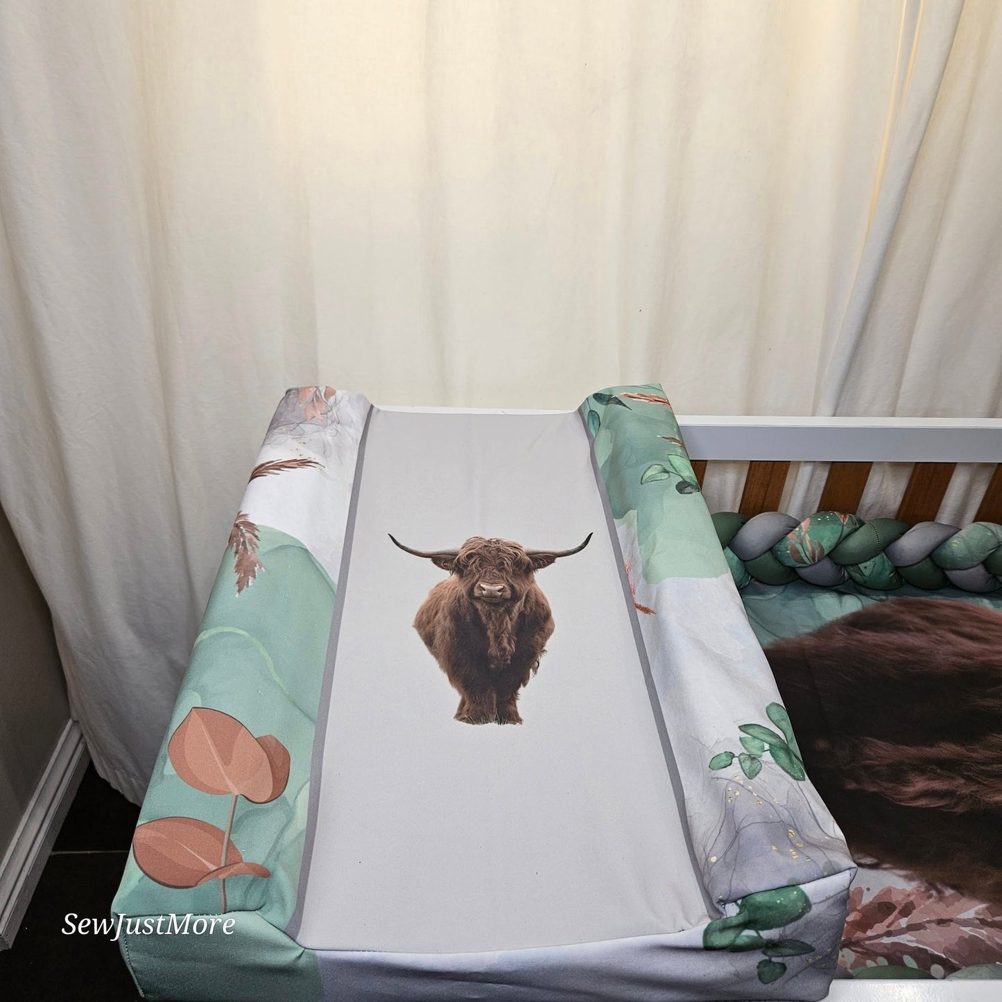 The Highland cow waterproof changing mat =