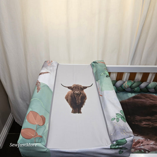 The Highland cow waterproof changing mat =