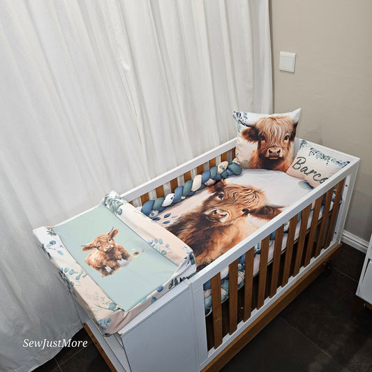 The Baby Highland cow waterproof chagnging mat