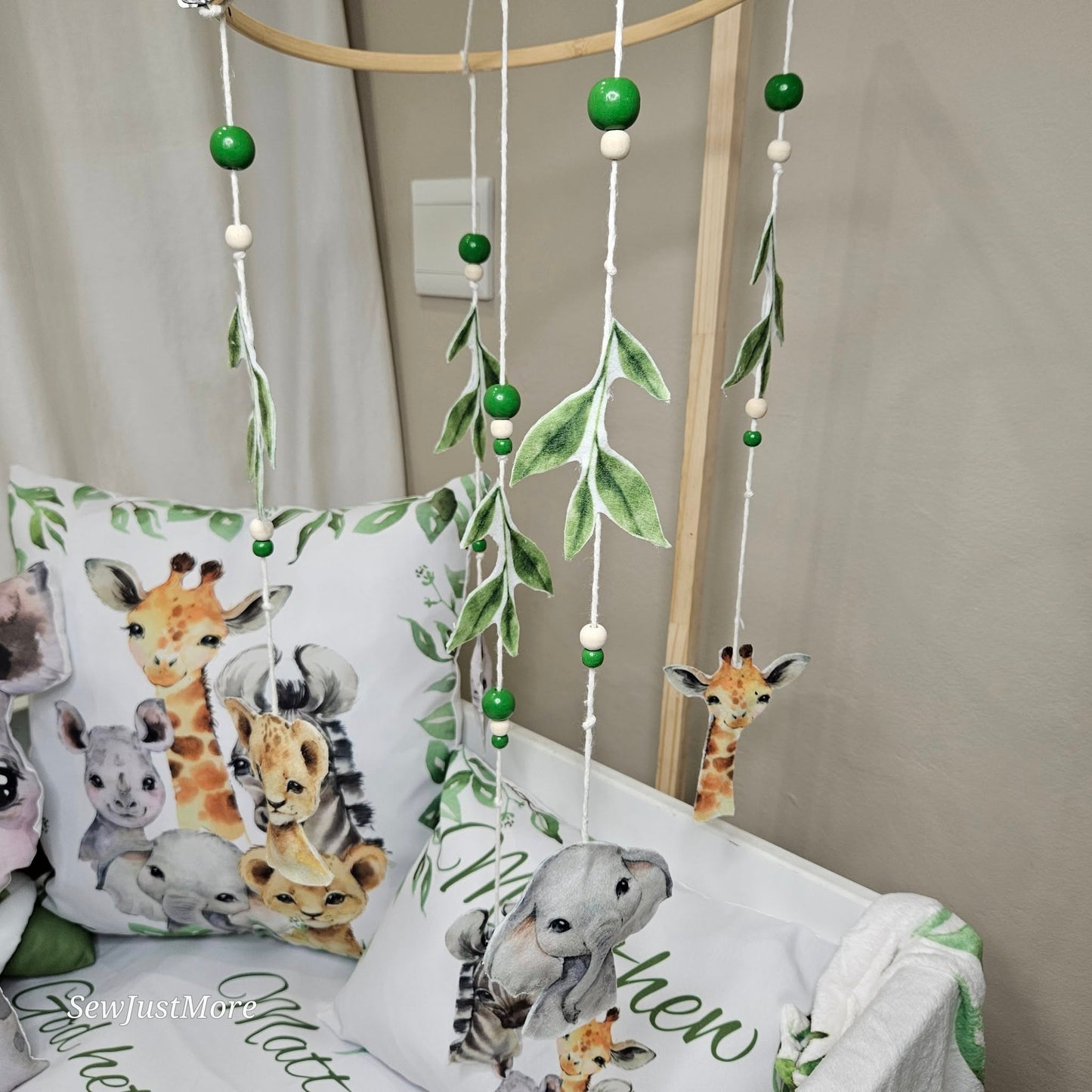 Green Leafy Safari  cot mobile