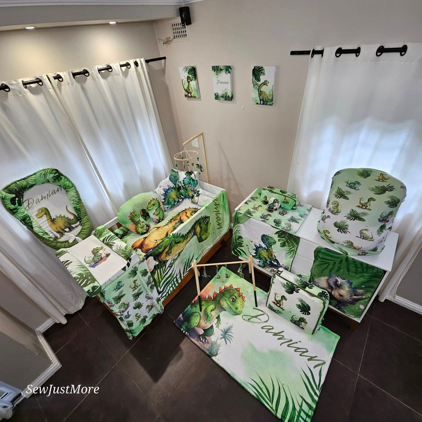 Damian and the Dino Kingdom cot linen