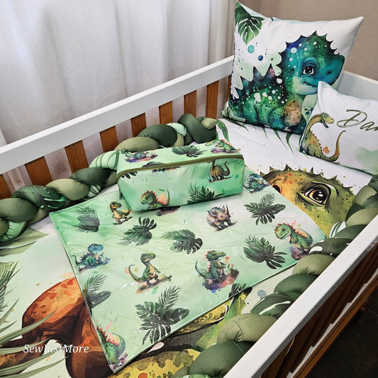 Damian and the Dino Kingdom travel nest Bag