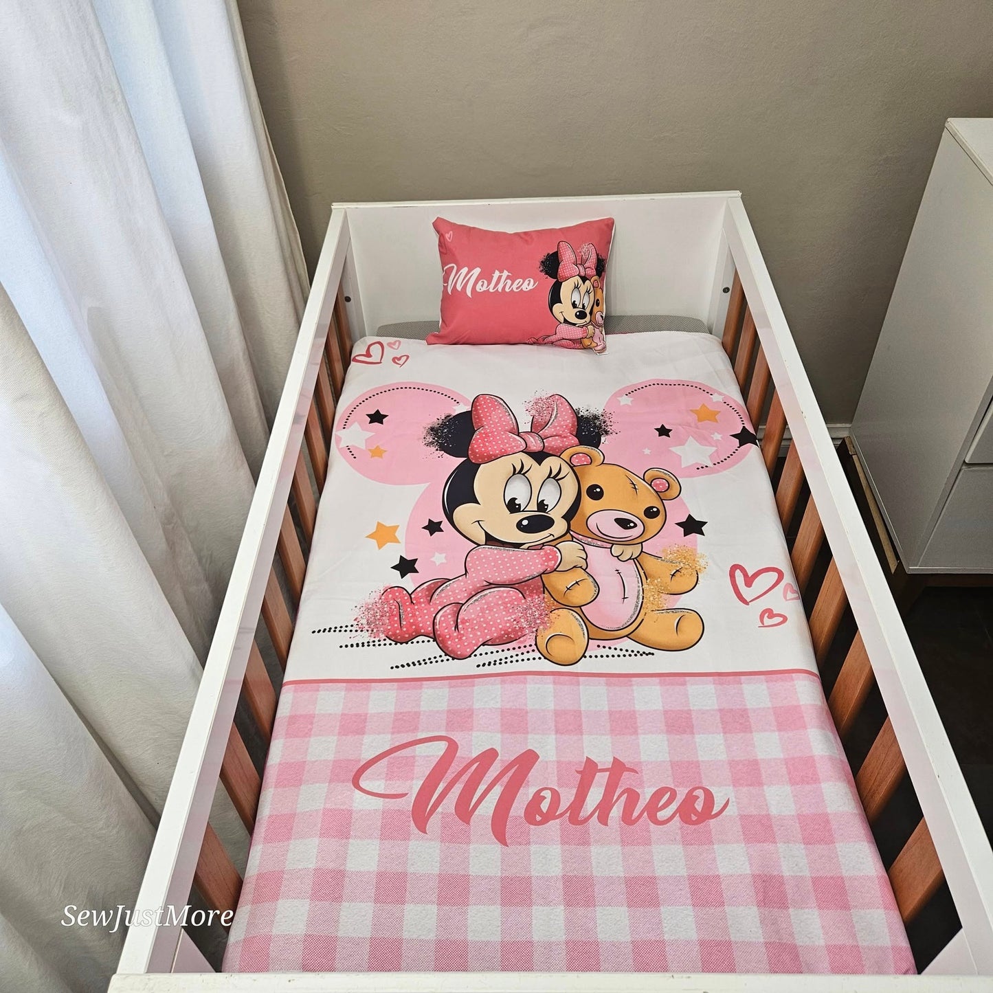 Minnie Mouse cot linen
