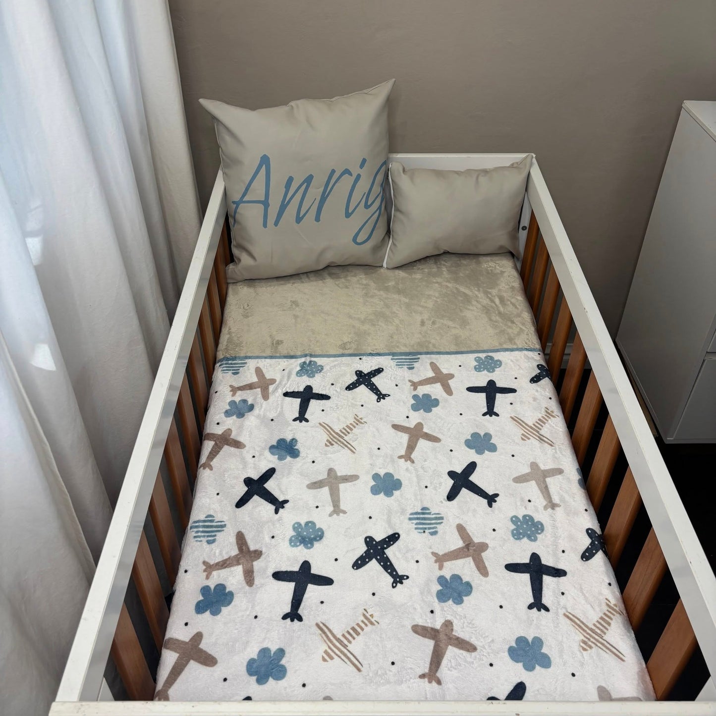 The Airplanes cot linen