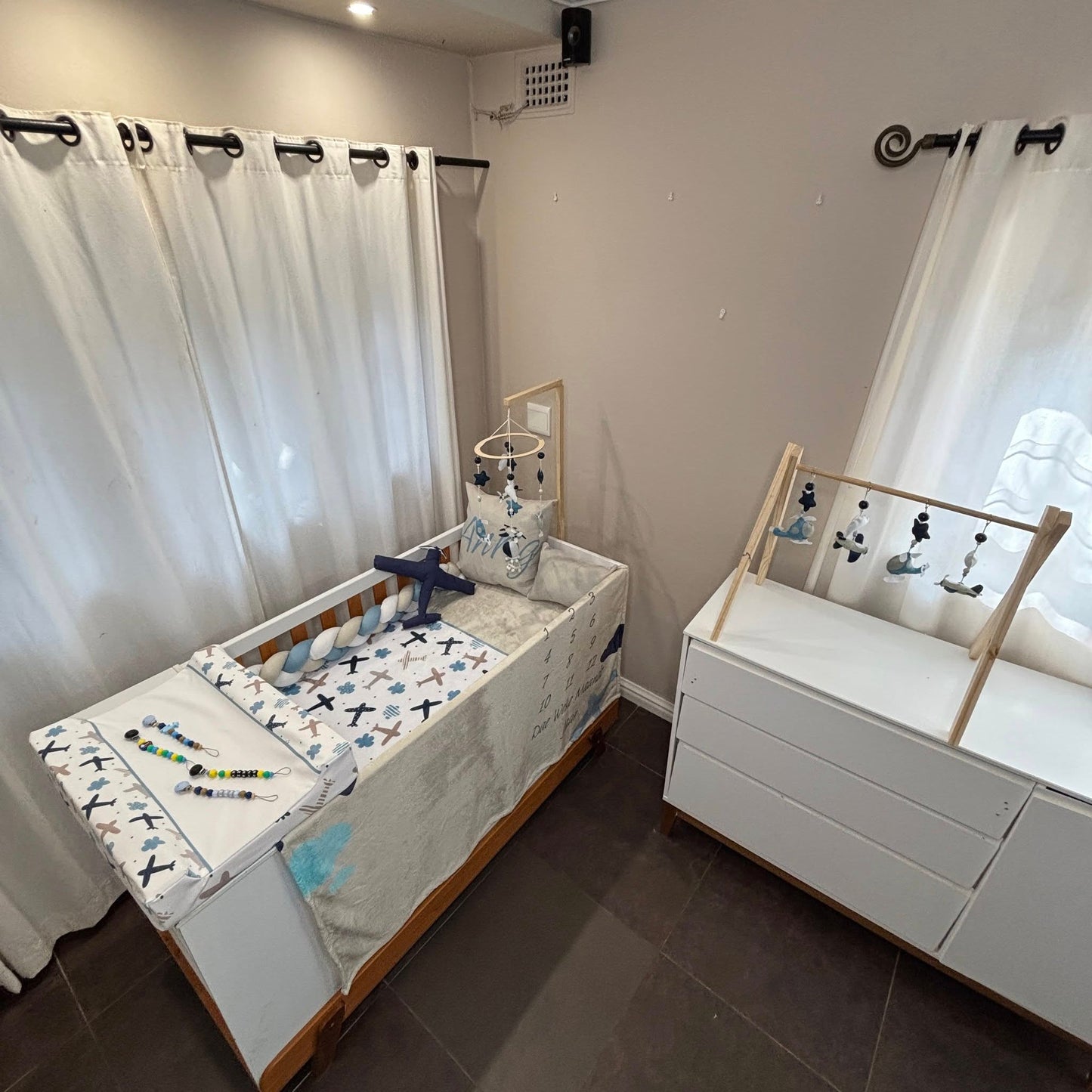 The Airplanes cot linen