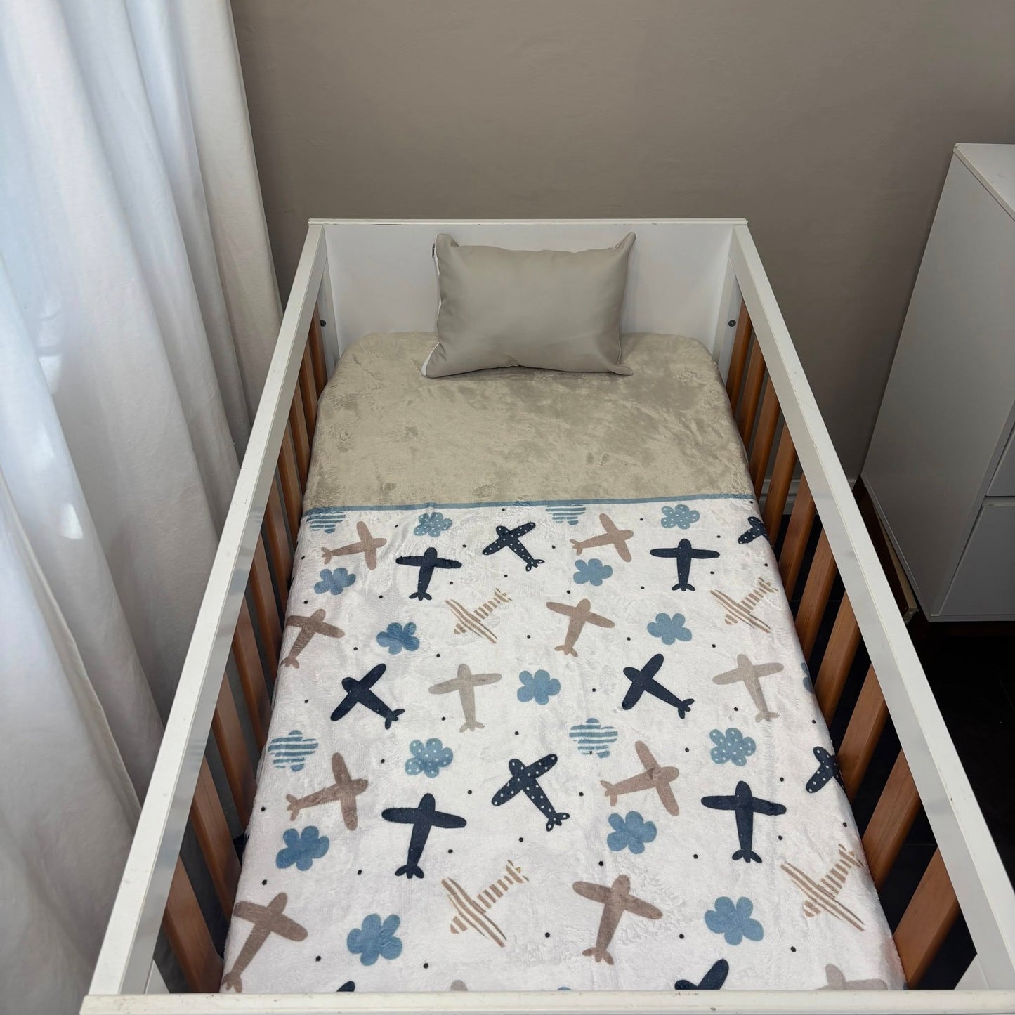 The Airplanes cot linen