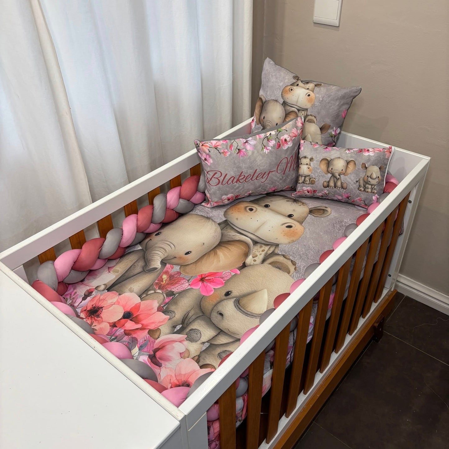 The Lively Girl Safari 2.0 cot linen