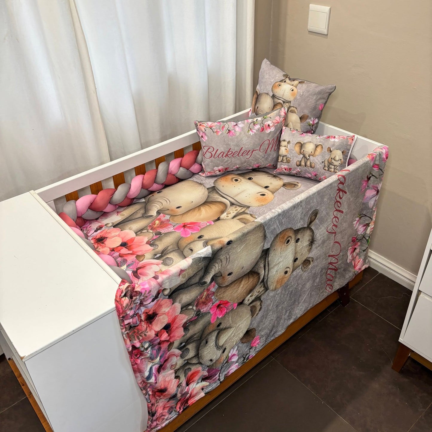 The Lively Girl Safari 2.0 cot linen